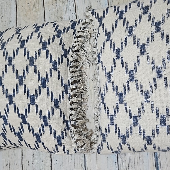 2 pillow set, cream and navy with tassles - Picture 3 of 8